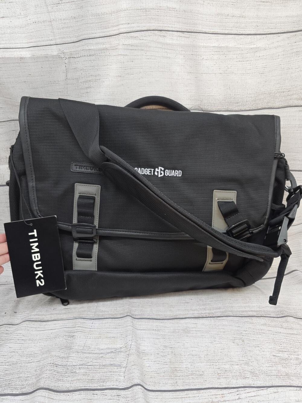 Timbuk2 Command Plus Black Padded Laptop Travel Messenger Bag 15" Medium LOGO